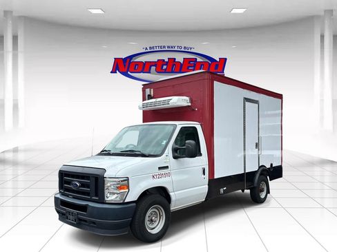 Used 2023 Ford E-350 and Econoline 350 Super Duty w/ Power Windows & Locks Group RWD image 3