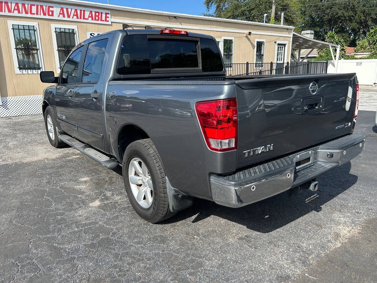 Used 2014 Nissan Titan SV w/ SV Value Truck Package RWD image 6