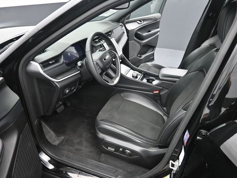 Used 2024 Jeep Grand Cherokee L Laredo AWD/4WD image 9