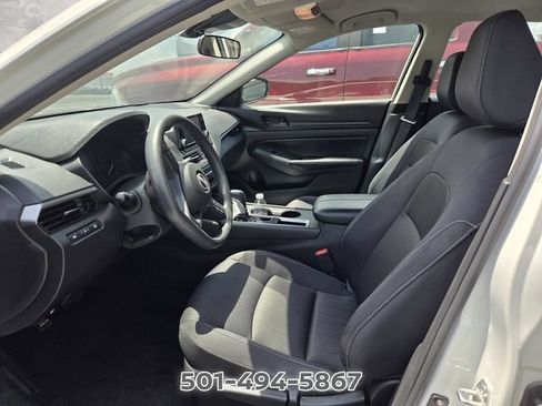 Used 2024 Nissan Altima 2.5 S FWD image 7