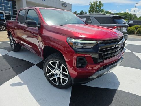 Used 2023 Chevrolet Colorado Z71 w/ Z71 Convenience Package 2 AWD/4WD image 11