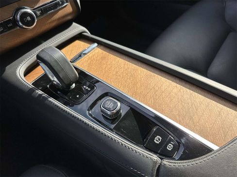 Used 2024 Volvo XC90 B5 Plus image 6