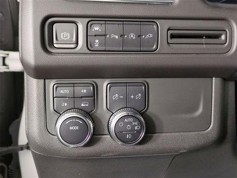 Certified 2022 GMC Yukon XL SLE w/ Gmc Pro Safety Plus Package image 18