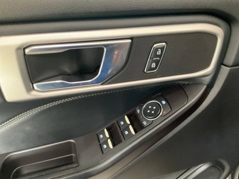 Used 2020 Ford Explorer XLT w/ Equipment Group 202A RWD image 5