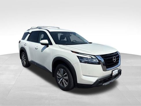 Used 2024 Nissan Pathfinder SL AWD/4WD image 3