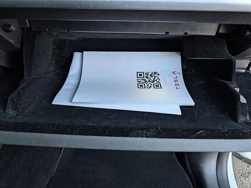 Used 2022 Tesla Model Y Long Range image 31