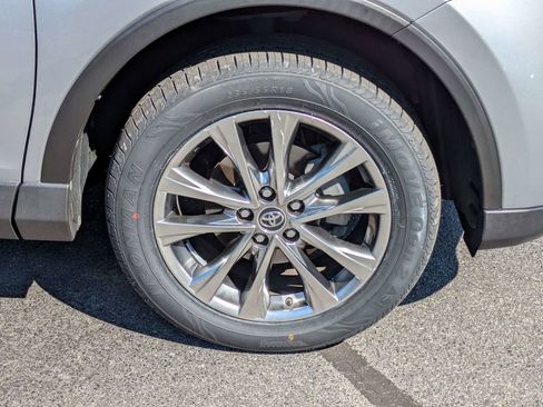 Used 2017 Toyota RAV4 Limited image 11