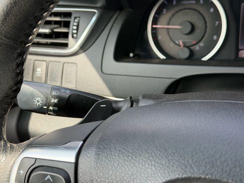 Used 2016 Toyota Camry SE FWD image 17