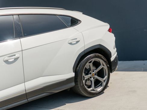 Used 2020 Lamborghini Urus AWD/4WD image 19