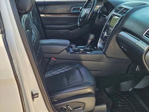 Used 2017 Ford Explorer Platinum AWD/4WD image 23