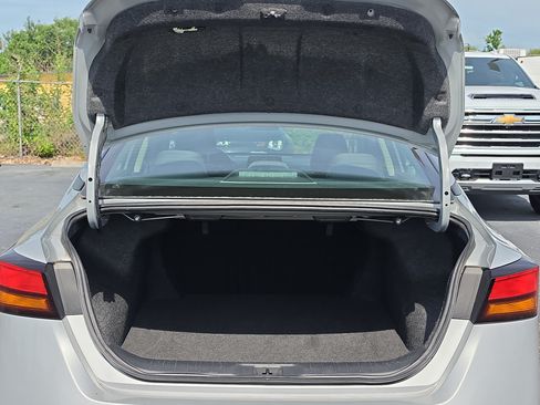 Used 2024 Nissan Altima 2.5 SV FWD image 7