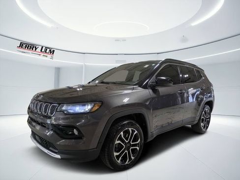Used 2023 Jeep Compass Limited AWD/4WD image 7