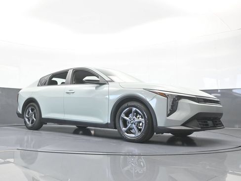 Used 2025 Kia K4 FWD image 59
