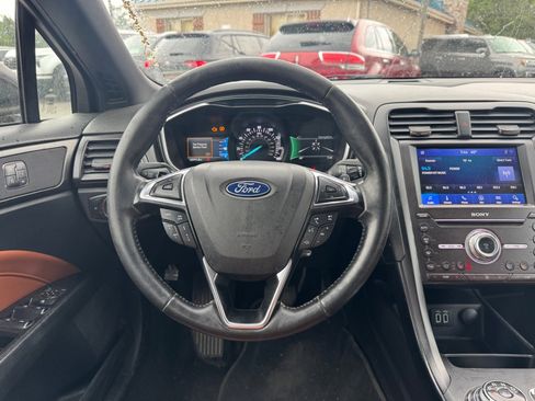 Used 2019 Ford Fusion Titanium AWD/4WD image 13