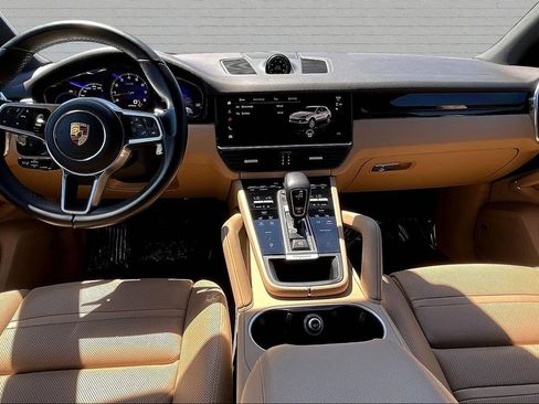 Used 2022 Porsche Cayenne AWD/4WD image 7