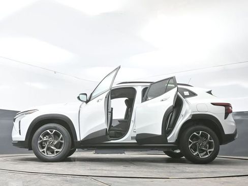 New 2026 Chevrolet Trax LT w/ Driver Confidence Package image 68