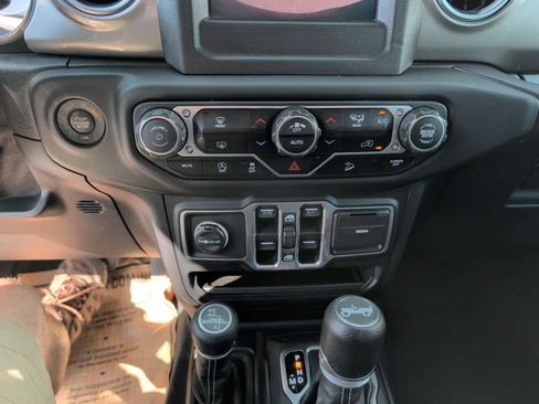 Used 2018 Jeep Wrangler Unlimited Sahara AWD/4WD image 20