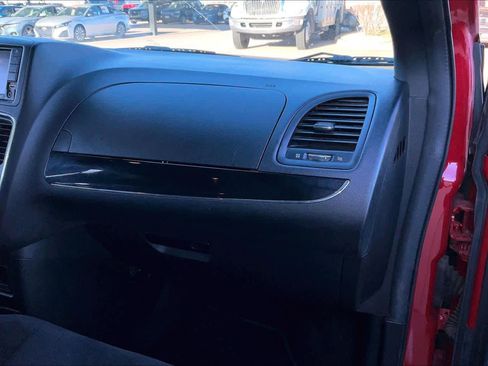 Used 2016 Dodge Grand Caravan SE image 16