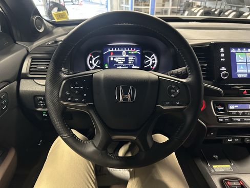 Used 2024 Honda Passport EX-L image 11