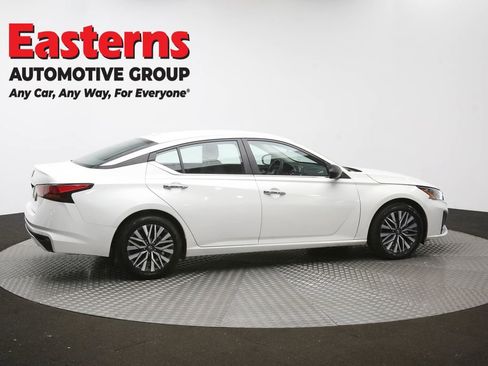Used 2025 Nissan Altima 2.5 SV FWD image 43