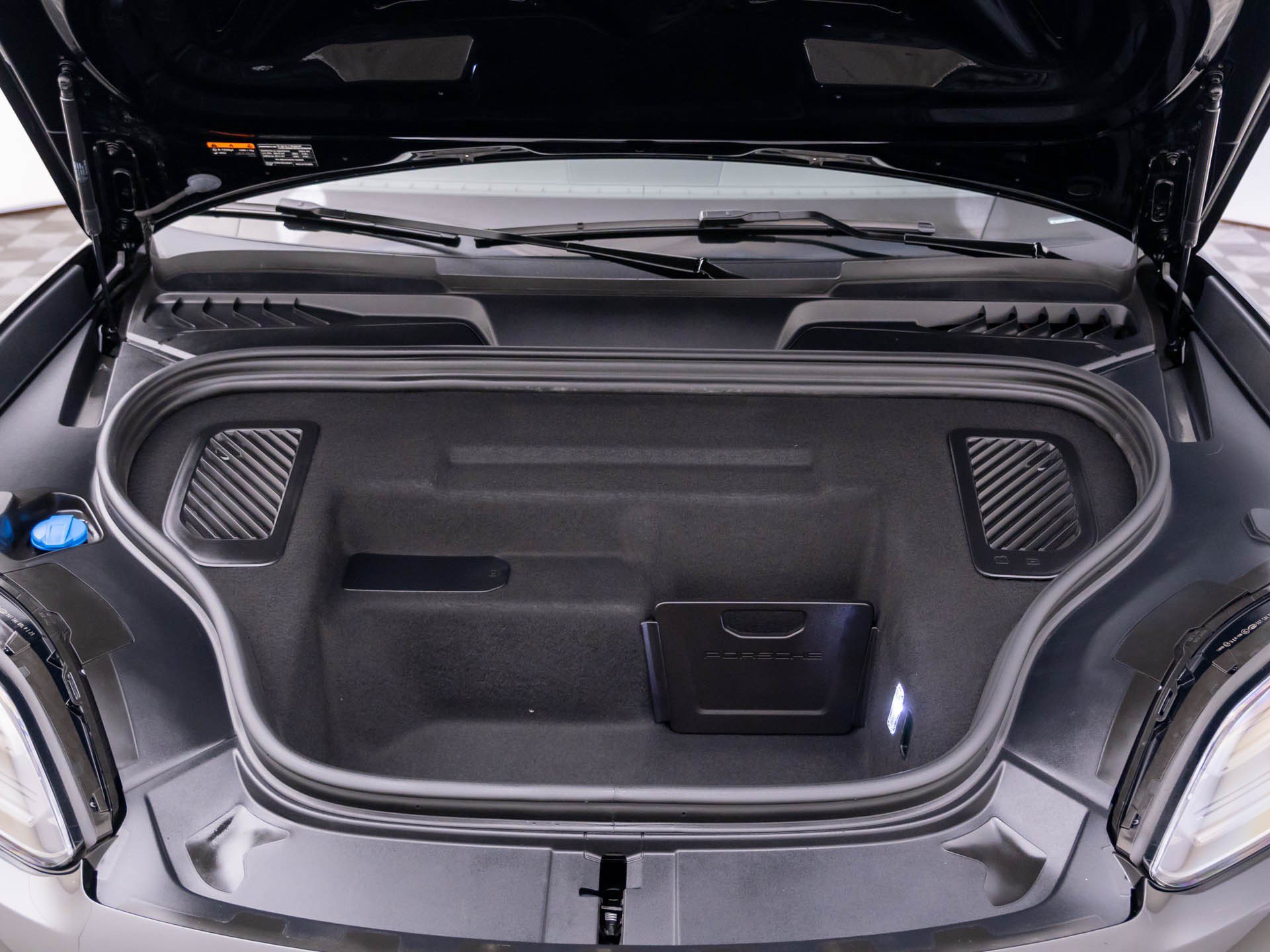 Certified 2026 Porsche Macan 4 Electric AWD/4WD image 39