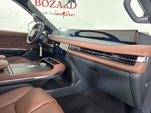 New 2025 Lincoln Navigator Reserve image 21