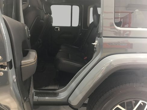 Used 2024 Jeep Wrangler Unlimited Sahara w/ Technology Group AWD/4WD image 25