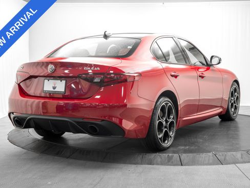 Used 2023 Alfa Romeo Giulia Veloce AWD/4WD image 7