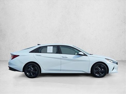 Used 2023 Hyundai Elantra Blue FWD image 4