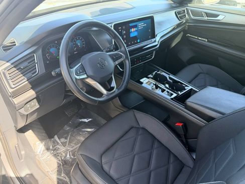 Used 2025 Volkswagen Atlas Cross Sport SE AWD/4WD image 15