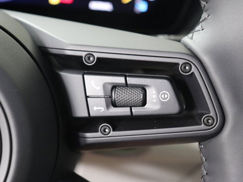 Certified 2025 Porsche Macan Electric image 30