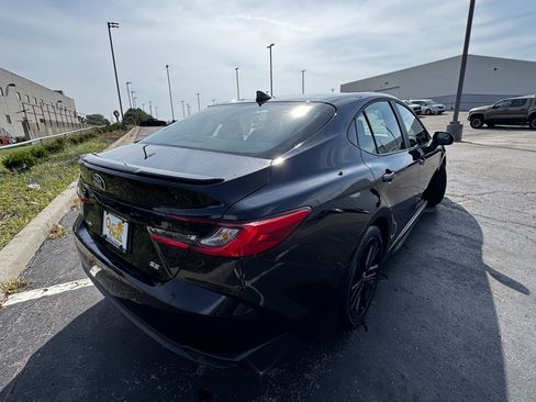 Used 2025 Toyota Camry SE FWD image 3