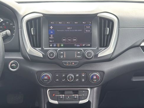 Used 2024 GMC Terrain SLT image 16