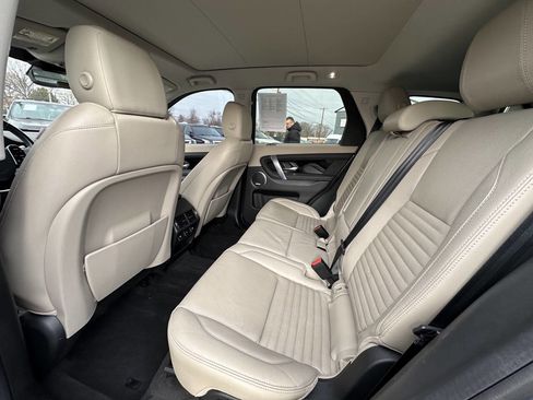 Used 2020 Land Rover Discovery Sport SE image 4