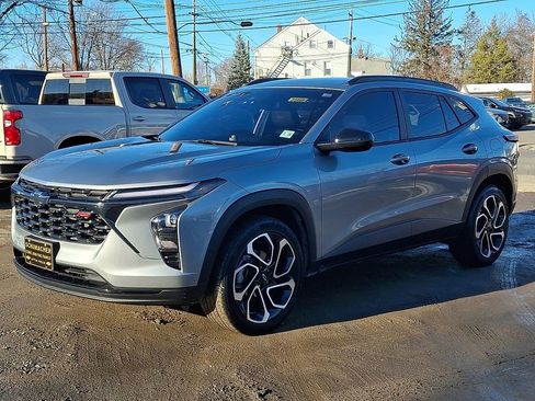 Used 2024 Chevrolet Trax RS image 3