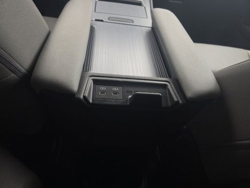 Used 2025 Toyota Sienna XLE image 14