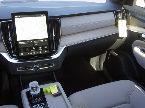 New 2026 Volvo XC90 B6 Plus w/ Protection Package Premier image 12