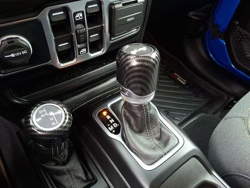Used 2025 Jeep Wrangler Unlimited Sport AWD/4WD image 17