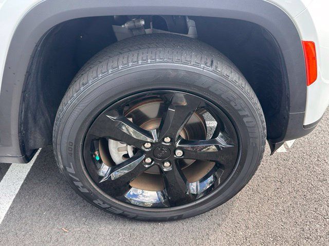 Used 2023 Jeep Grand Cherokee L Altitude AWD/4WD image 15