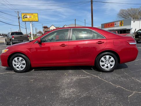 Used 2010 Toyota Camry LE FWD image 9