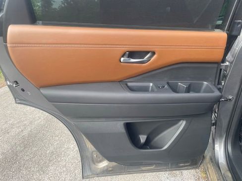 Used 2025 Nissan Pathfinder Platinum w/ Cargo Package AWD/4WD image 23