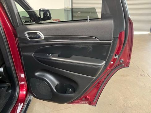 Used 2021 Jeep Grand Cherokee Limited AWD/4WD image 15