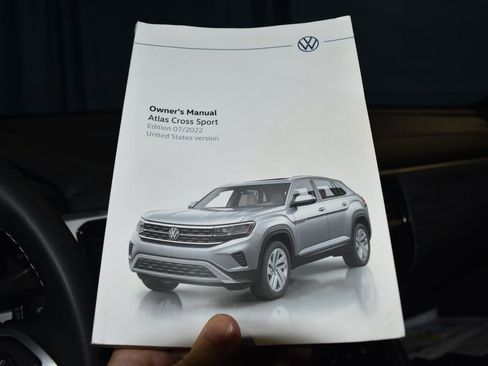 Used 2023 Volkswagen Atlas Cross Sport SE w/ Panoramic Sunroof Package image 11