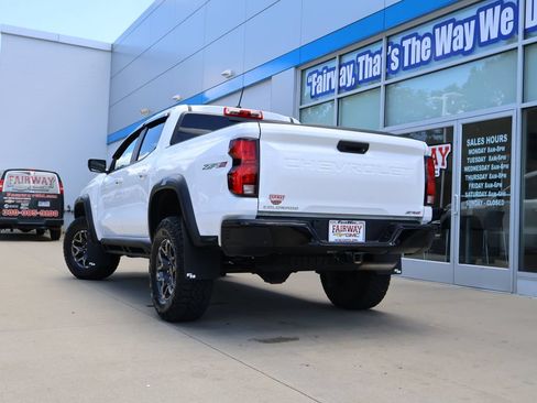 Certified 2024 Chevrolet Colorado ZR2 w/ Technology Package AWD/4WD image 38