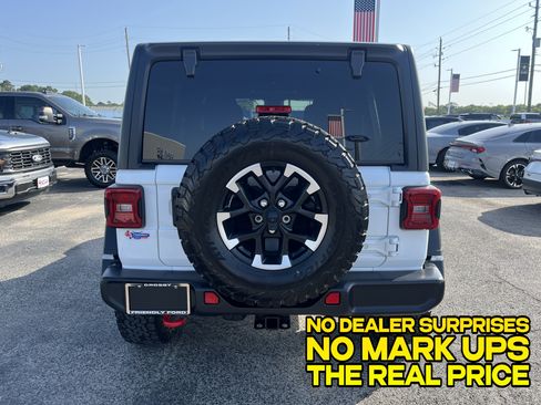 Used 2025 Jeep Wrangler Unlimited Rubicon AWD/4WD image 3