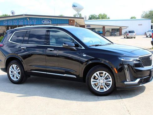 Used 2023 Cadillac XT6 Luxury image 3