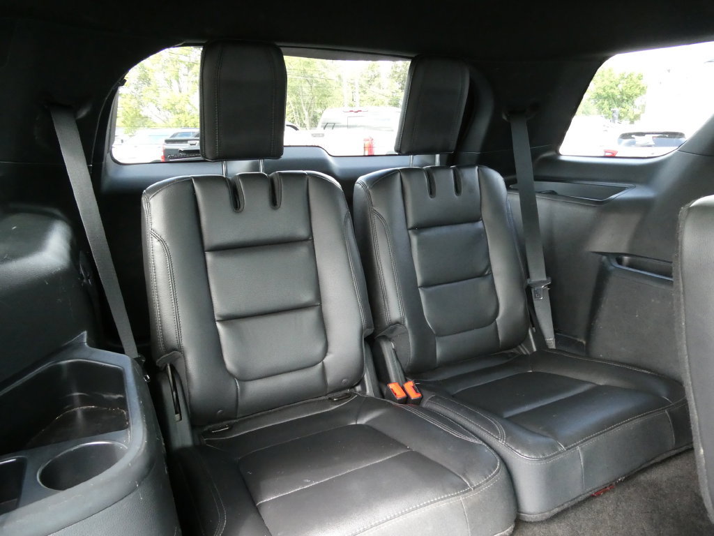 Used 2018 Ford Explorer XLT w/ Equipment Group 202A FWD image 16