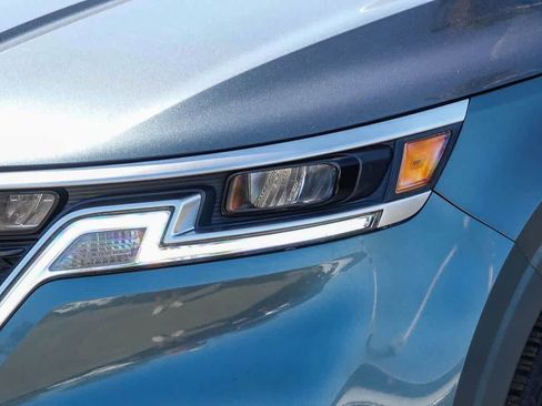 Used 2022 Kia Carnival EX FWD image 8