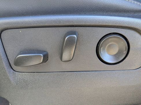 Used 2024 Chevrolet Suburban LT image 23