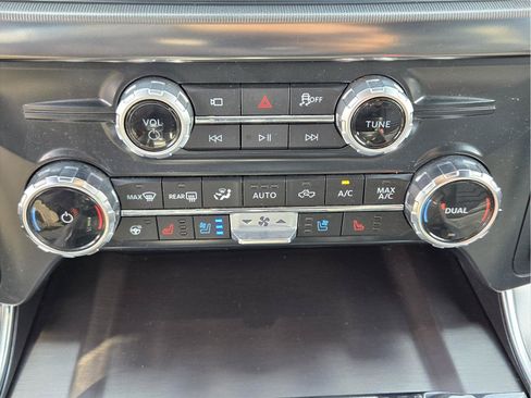 Certified 2025 Ford F150 Platinum w/ FX4 Off-Road Package AWD/4WD image 18